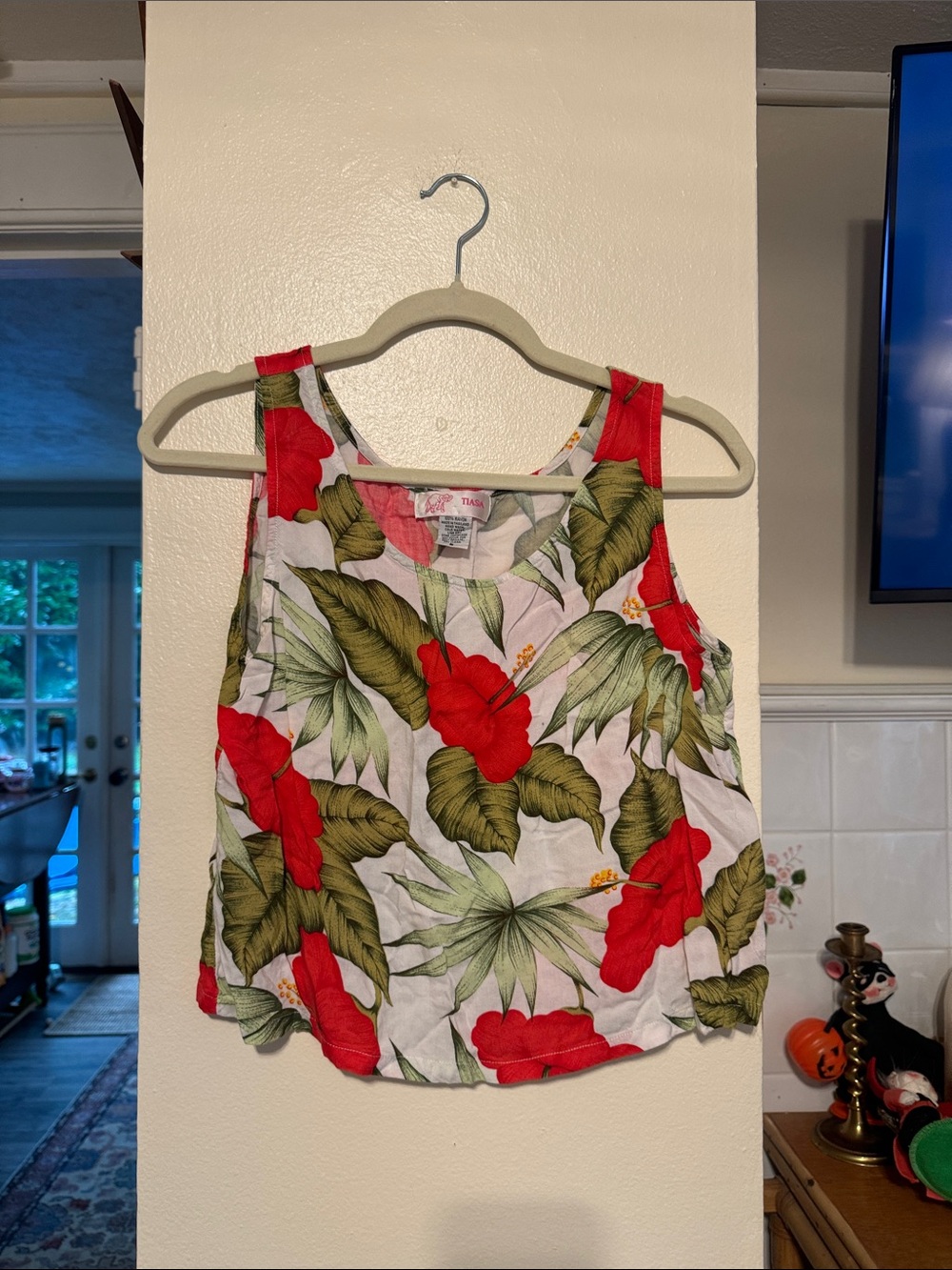 Vintage TIASA Red Tropical Floral Tank Top with Green Leaves size Small